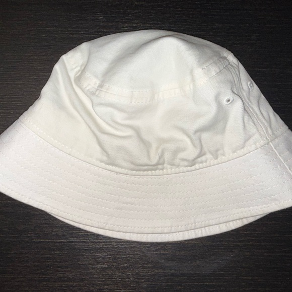 Tommy Hilfiger Off-White Bucket Hat with Logo Tab - Picture 2 of 4